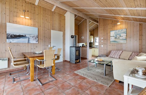 Wesselburenerkoog House | Vacation Home "Tohuus" close to the Beach with Wi-Fi, Terrace & Garden