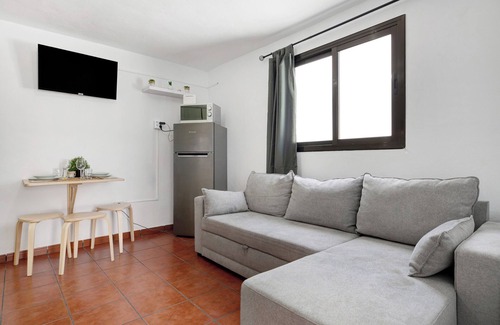 Soo Apartment | Vacation Home Diego with Sea View, Garden & Wi-Fi