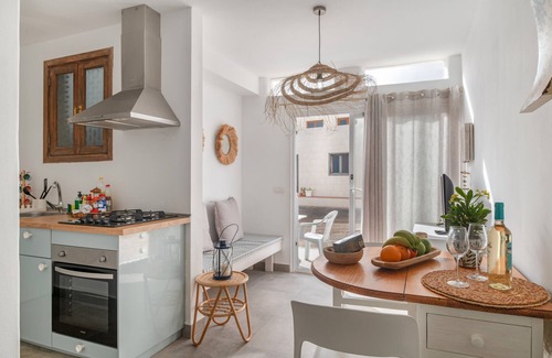 Caleta de Caballo House | Vacation Home 'Ola' with Mountain View and Wi-Fi