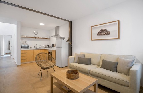 Caleta de Famara House | Vacation Home 'Casa Fela' with Wi-Fi