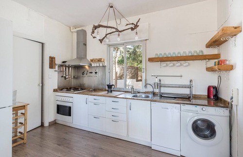 Galifa House | Vacation Home "Galifador" with Mountain View, Private Pool & Wi-Fi