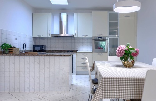 Topid House | Vacation home Green by Interhome