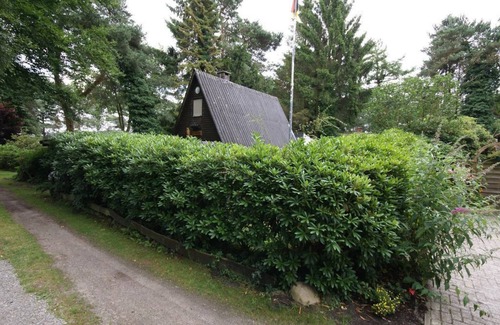 Wiefelstede House | Vacation home "Haus am See" - Holiday home, shower, WC