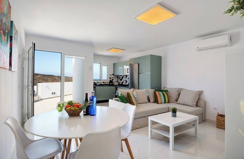 La Santa House | Vacation Home 'Kay 4' with Sea View, Wi-Fi and Air Conditioning