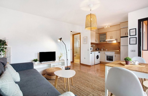 Lajares House | Vacation Home "La Casita De Majanicho" with Shared Pool, 2 Private Terraces & Wi-Fi