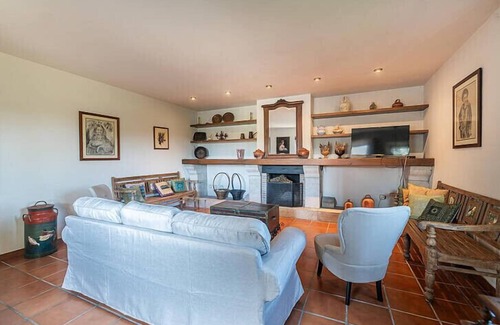 Puente Nuevo House | VACATION HOME LA PERILA