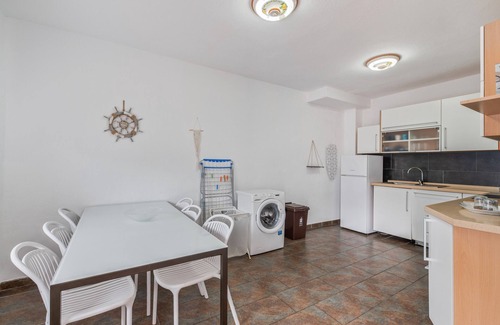 La Santa House | Vacation Home 'La Santa' with Sea View, Shared Pool and Wi-Fi