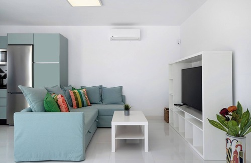 La Santa House | Vacation Home 'Ocean 1' with Mountain View, Wi-Fi and Air Conditioning