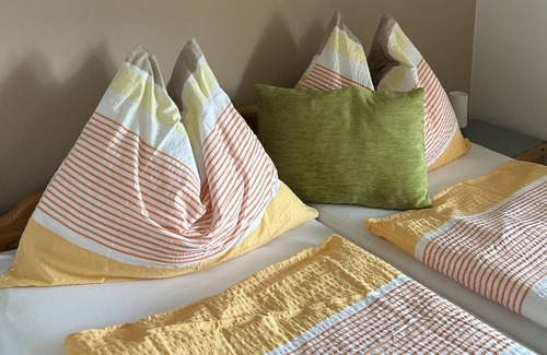 Oberlengdorf Apartment | Vacation home 'Sallacherguetl' with mountain view, balcony and WLAN in the Dachstein Tauern Region