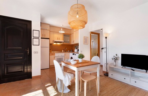 La Oliva House | Vacation Home 'Sweet Home Majanicho' with Sea View, Shared Pool and Wi-Fi