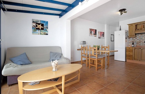 Caleta de Sebo House | Vacation Home 'Vista Al Mar, La Graciosa' with Sea View, Private Terrace and Wi-Fi