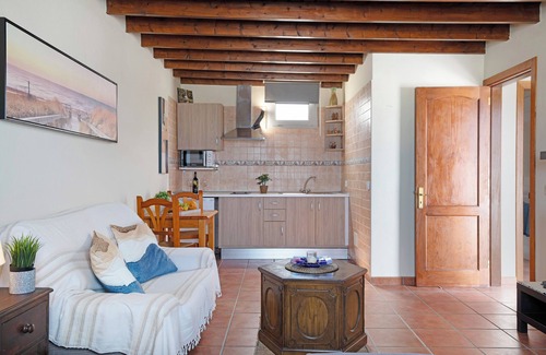 El Golfo House | Vacation Home "Viviendas El Pescador - Remo" with Sea View, Private Terrace & Wi-Fi