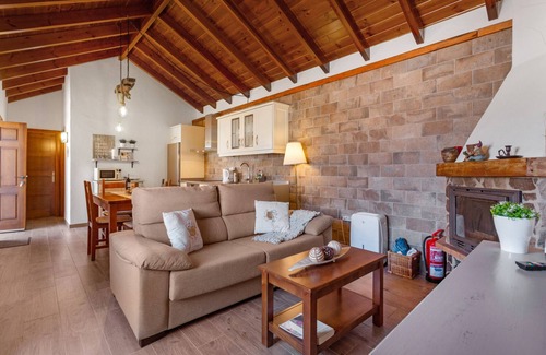 El Tanque House | Vacation Home 'Volcán 16' with Private Terrace, Private Garden and Wi-Fi