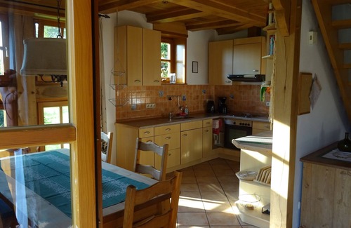 Havern Cottage | Vacation home with large meadow on nature reserve lake