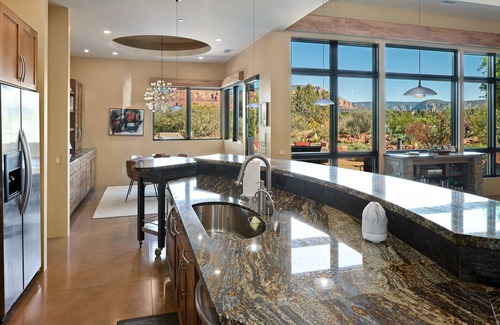 Oak Creek House | Vacation In Luxury! Beautiful Modern Home! Private Hot Tub! Views! - Saddlehorn