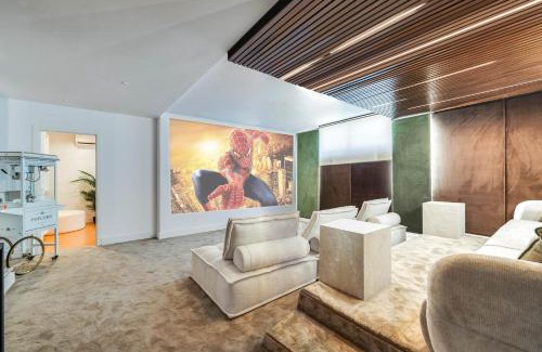 Torrequebrada Villa | VACATION MARBELLA I Sunny Camelia Villa Heated pool, Recently Renovated, Best Residential Neighborhood in Benalmadena, Short walk to the beach, Cinema Room