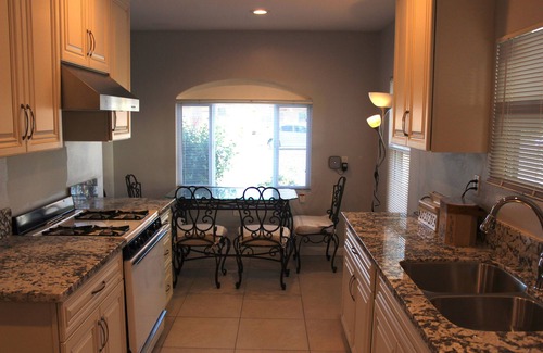 Santa Ana House | Vacation or executive rental in the heart of Orange County