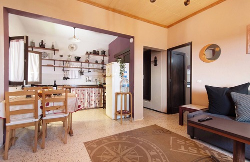 El Risco Apartment | Vacation Rental 'Brownie Apartment' with Sea View, Private Terrace and Wi-Fi