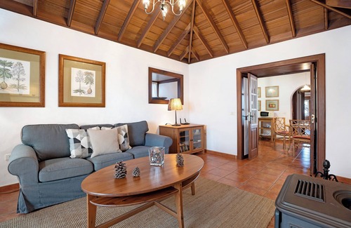 Las Indias House | Vacation Rental 'Casa Rural La Caldera' with Sea View, Pool & Wi-Fi