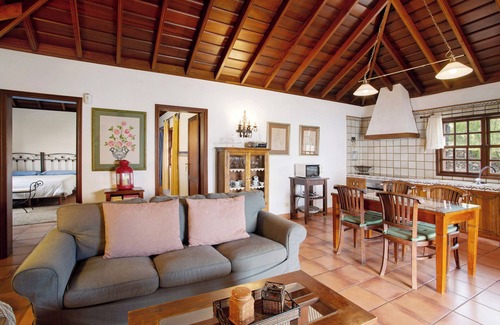 Los Quemados House | Vacation Rental 'Casa Rural Los Llanos Negros' with Sea View, Garden & Wi-Fi