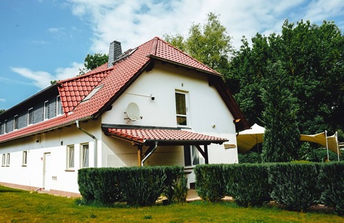 Priepert Apartment | Vacation room directly on the lake