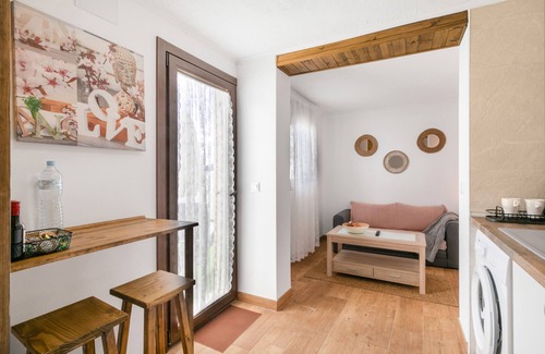 Guimar Apartment | Vacation Studio 'Hogar De Ireneo' with Sea View, Private Terrace and Wi-Fi