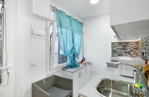 Playa de Arinaga Apartment | Vacation Studio 'Paula - 13' with Shared Pool, Shared Terrace and Wi-Fi