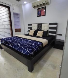 Pitampura Apartment | VacationBuddy Opulent Homestay 2 BHK Pitampura NSP