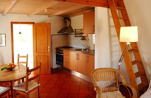 Abris House | Vale do Guizo Casa Nascente, comfortable countryside home, close to the sea