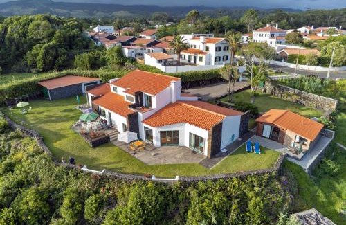 Angra do Heroismo House | Vale Dos Milhafres