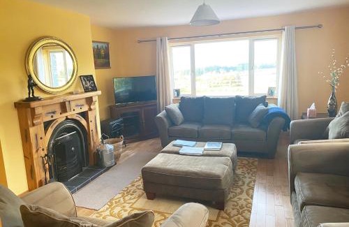 Bothar Bui House | Valentia View Holiday Home by Trident Holiday Homes