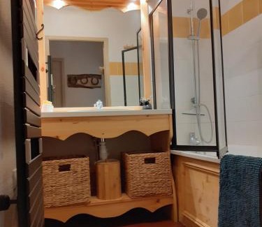 Valfrejus Apartment | VALFREJUS - Appartement "L'Erable" Les Chalets de Florence 2 - Chaleureux et fonctionnel - plein centre à côté des télécabines - 4 à 7 pers