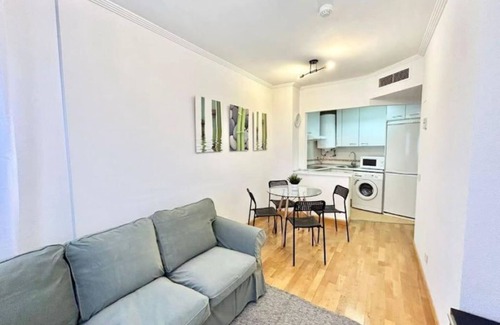 Puente de Vallecas Apartment | Valleca Sierra Guadalupe Train