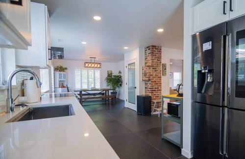North Bend House | Valley Brickhouse - Hot Tub, Trails, EV Charger - 1 mile to Downtown