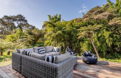 Kuaotunu House | Valley Hideaway - Kūaotunu Holiday Cabin