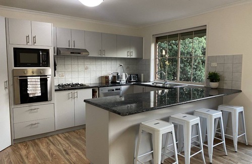 Healesville House | Valley House - stay with us in comfort