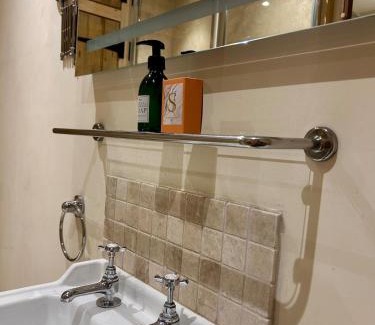 Stroud House | Valley View Cottage by MaisonPro