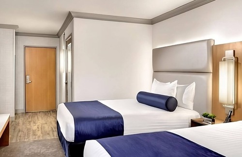 Gateway District Hotel | Value Accommodations for your Vegas Trip! 3 Serene Units, Pool, Casino!