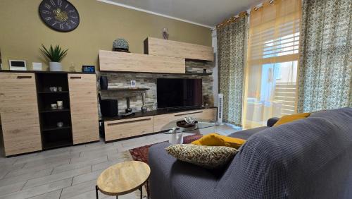 Downtown House | VARESE PRIME - Stylish and large Apartment, Air Conditioning, 2 Baths, 2 Covered Parking, City Centre