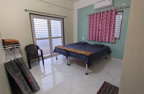 Akalkot Cabin | Vatavruksha Swamikrupa Residency