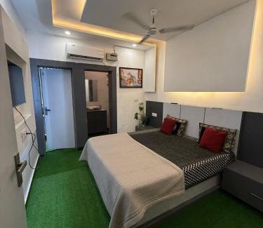 Modinagar Hotel | VEDA HOTEL ll