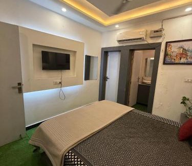 Modinagar Hotel | VEDA HOTEL ll