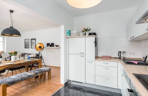 Dreieich Condo | Veens Crew Home 7 Pax