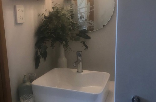 Newstead Bed & Breakfast | Vegan Homestay- Small Double Room w Shared Bathroom