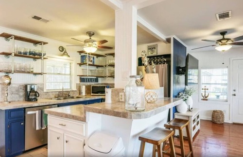 Surfside Beach House | Velasco - Admiral’s Lookout