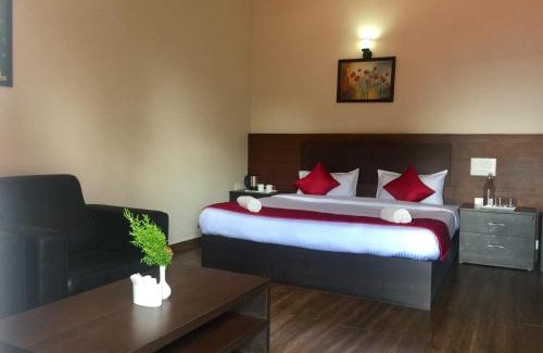 Naduvattam House | Velu's Resort