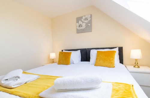 Hoddesdon Apartment | Velvet 1-bedroom penthouse, Clockhouse, Hoddesdon