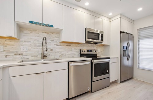 Venice Condo | Venice FL Seasonal Rental – Furnished 2BR/2BA Condo + Garage + Pool + No Stairs
