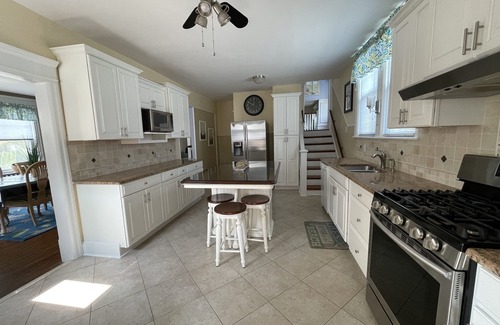 St. Leonard's Tract House | Ventnor Beach House - Only 1 Block to Beach & Boardwalk! Spacious and Charming
