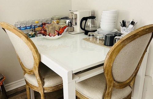 Midtown Toronto Apartment | Very Clean apartment in prime location & breakfast